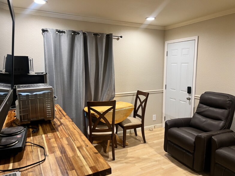 Building Photo - 5978 Montalvo Dr