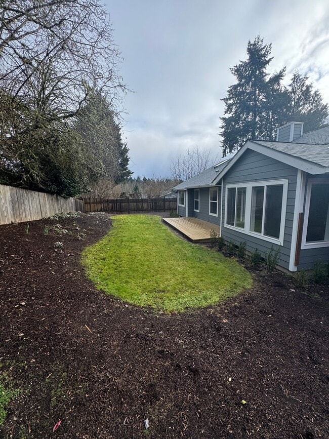 Building Photo - Single level home ~3 Bedroom ~ 2 bath House in Great Location with A/C