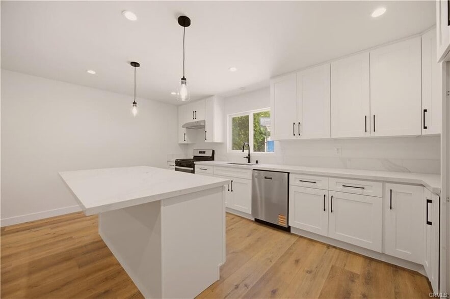 Building Photo - 17024 Parthenia St