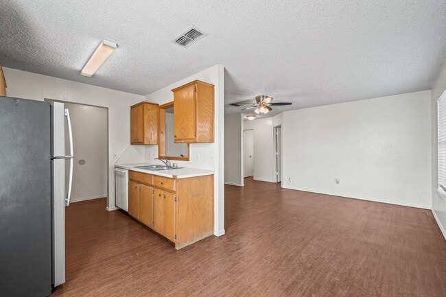 Building Photo - 2107 La Salle Ave