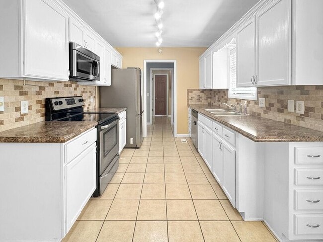 Building Photo - 5955 E 36th St