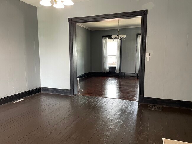 Building Photo - 315 S Penn St