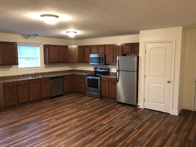 Building Photo - 5188 Husky Hwy