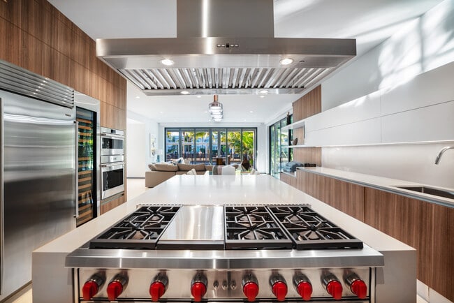 Floorplan - Luxury Listings