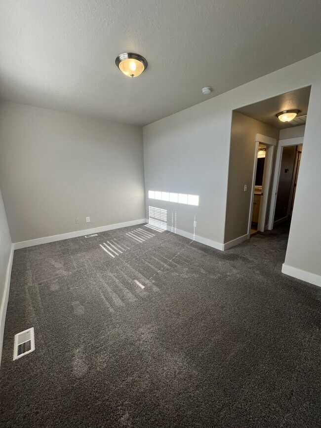 Building Photo - Mayfield - 2310