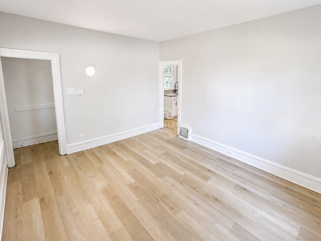 Building Photo - 688 Sherman | Inviting Home With A Clean Modern Interior