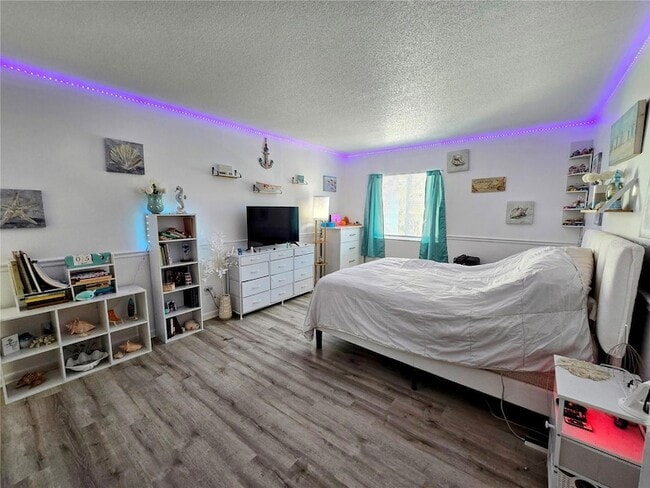 Building Photo - 633 Silver Pass