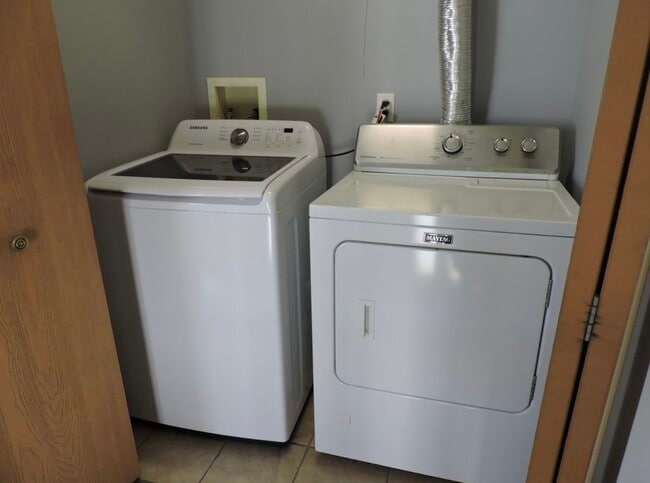 Building Photo - 357 Richmond Dr