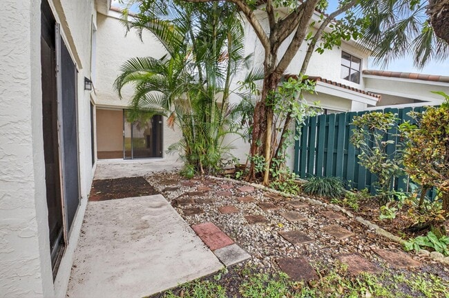 Building Photo - 6130 Aloma Ln