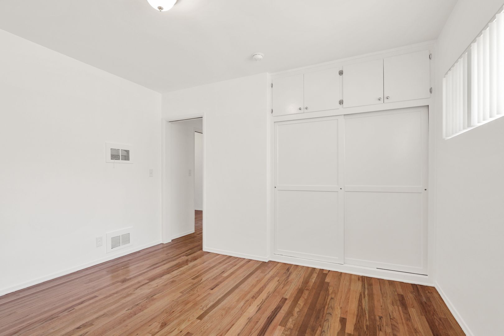 Building Photo - 978 S Barrington Ave