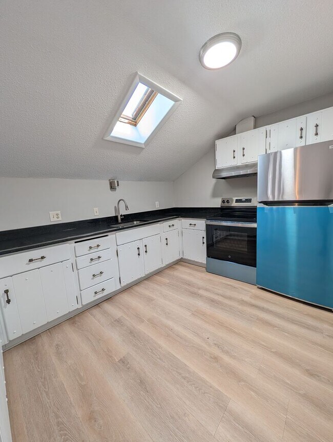 Building Photo - 240 S Main St