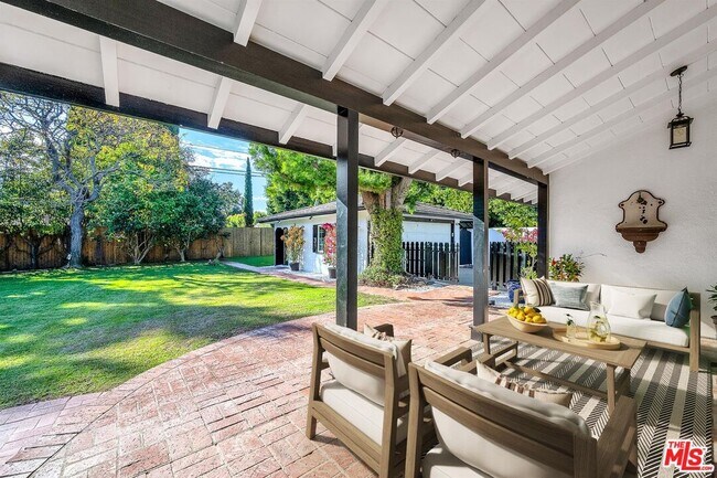 Building Photo - 629 N Rexford Dr