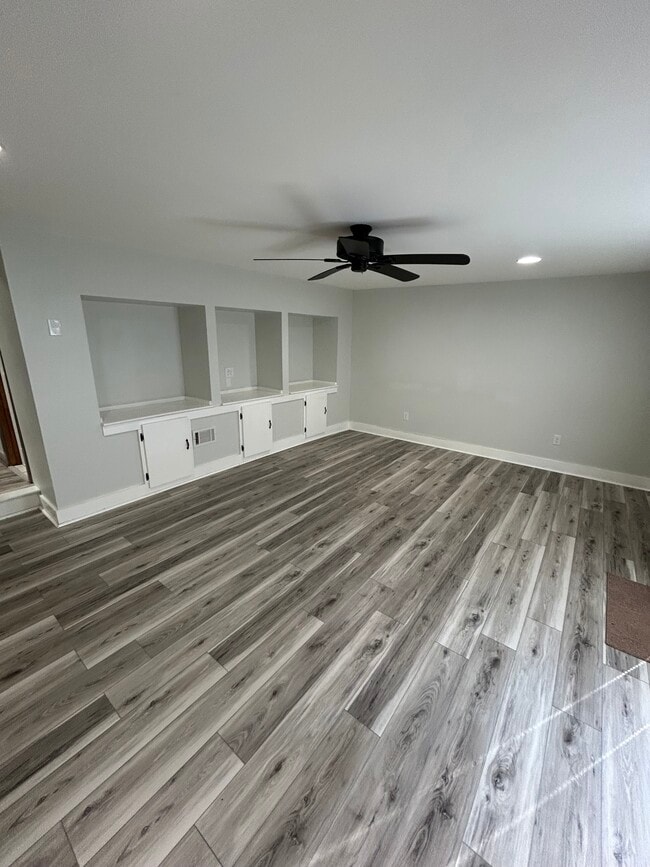 Building Photo - 1284 S Bay Rd