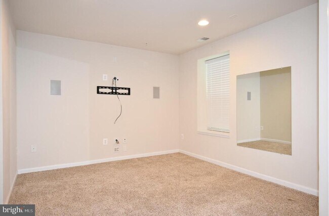 Building Photo - 7575 Willow Bottom Rd
