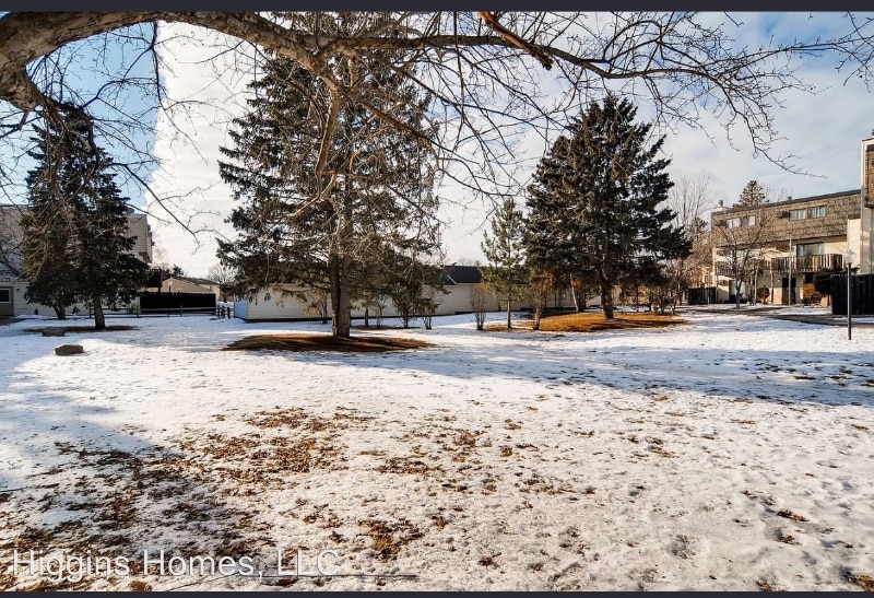 Building Photo - 7126 72nd Ln N