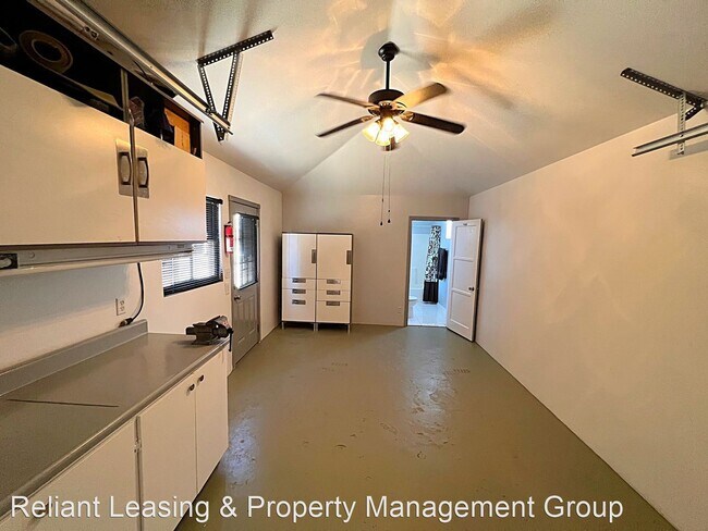 Building Photo - 2 br, 2 bath House - 10638 Mount Gleason Ave.