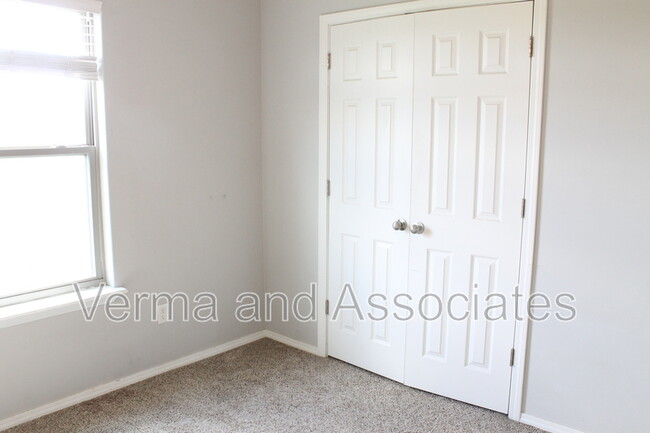 Building Photo - 5007 SW Fieldstone Blvd