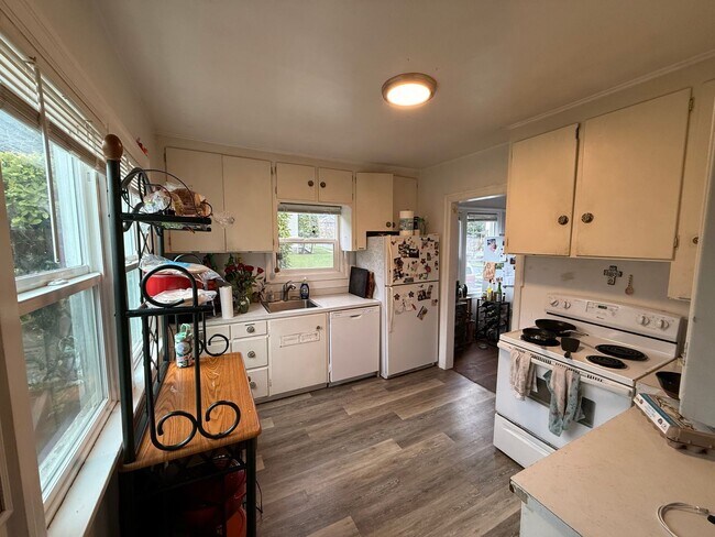 Building Photo - Beautiful home in York Neighborhood!