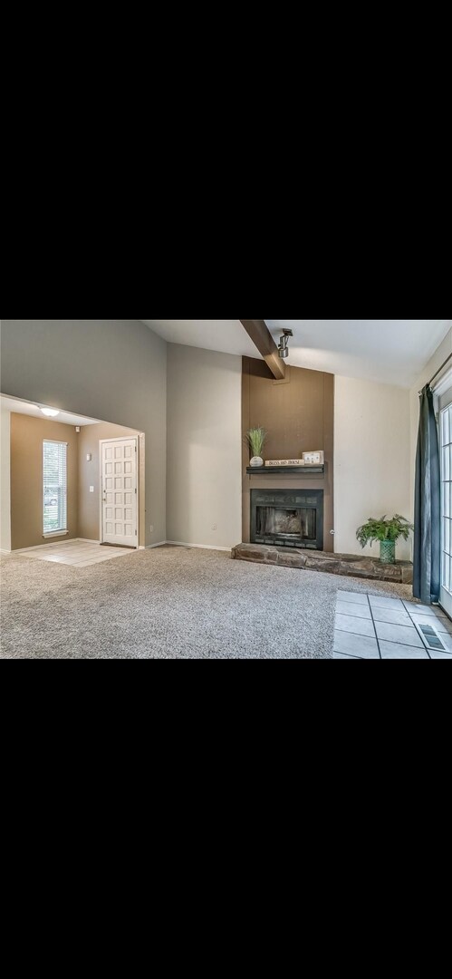 Building Photo - Perfect Duplex in Quiet, Cozy Shadowlake