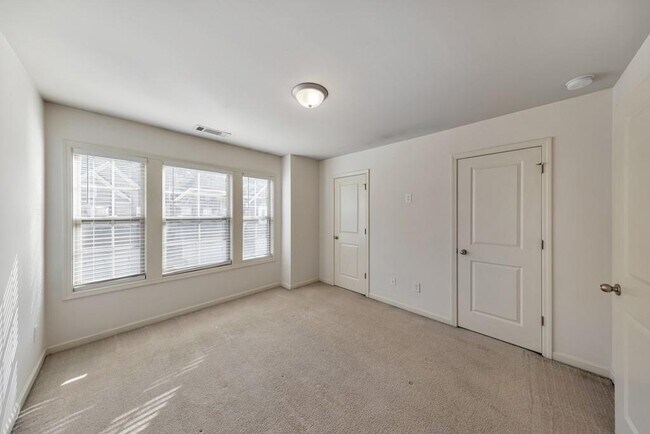 Building Photo - 342 Braemore Mill Dr