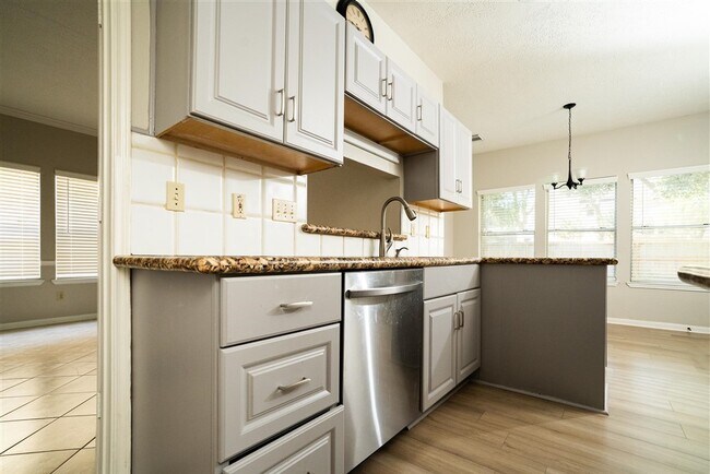 Building Photo - 16434 Concord Falls Ln