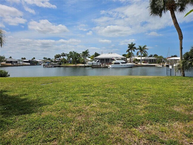 Building Photo - 1028 Apollo Beach Blvd