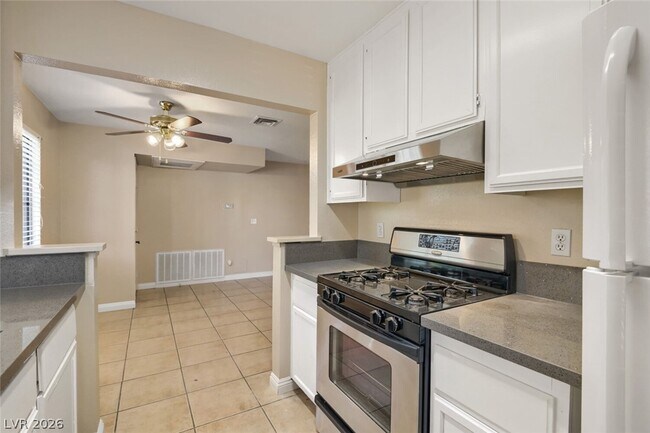 Building Photo - 4860 Nara Vista Way