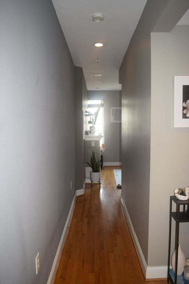 Building Photo - Spacious 2br/2ba + garage parking (U Stree...