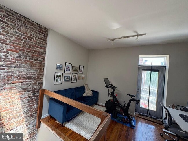 Building Photo - 725 Kater St