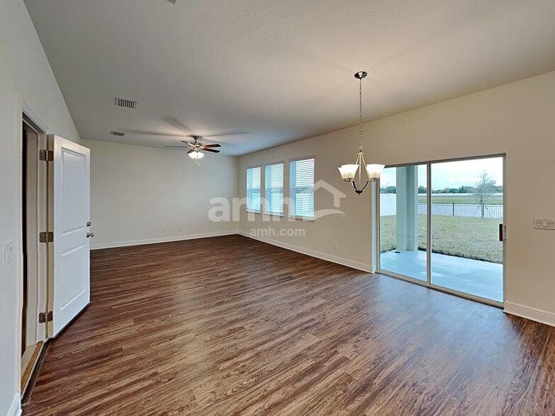 Building Photo - 1148 Sky Lks Dr