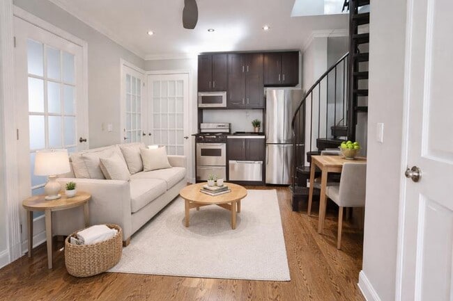 Building Photo - 314 E 106th St