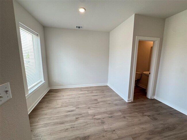 Building Photo - 112 Corn Ln