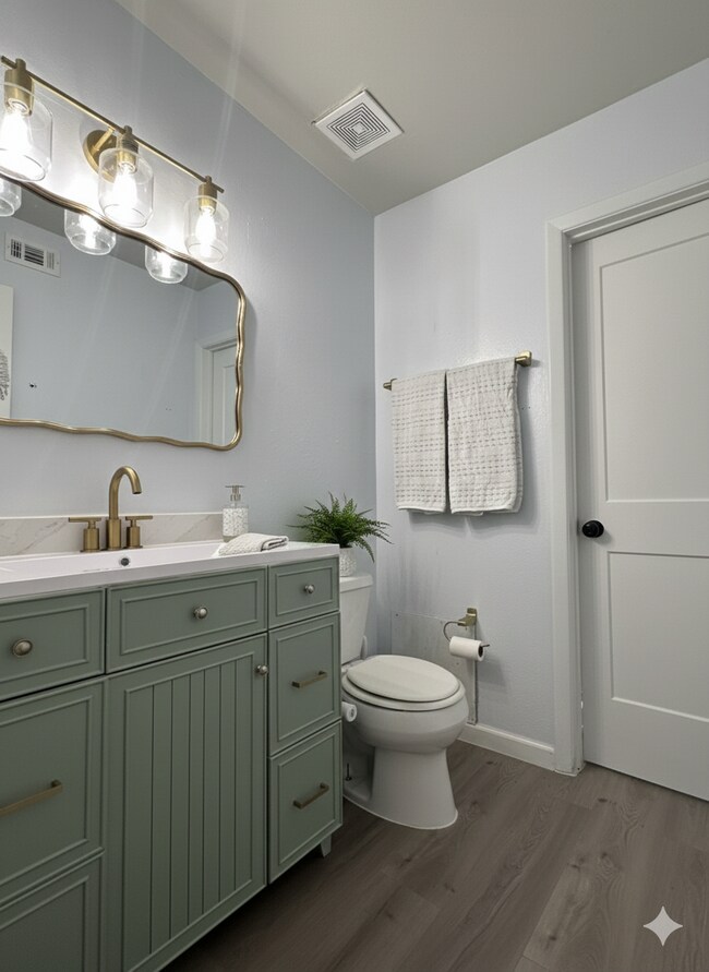 Building Photo - 602 Lakeview Cir SE