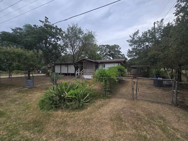 Building Photo - Affordable Living Near Bastrop
