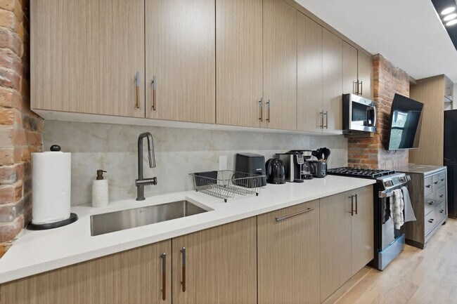 Building Photo - 115 Franklin St