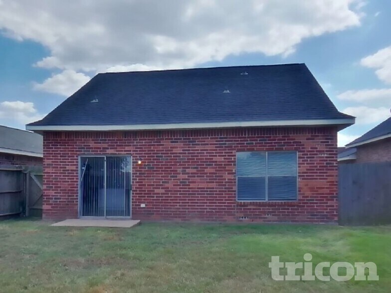 Building Photo - 7740 Sign St