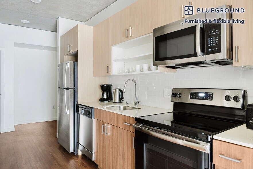 Building Photo - 624 Yale Ave N