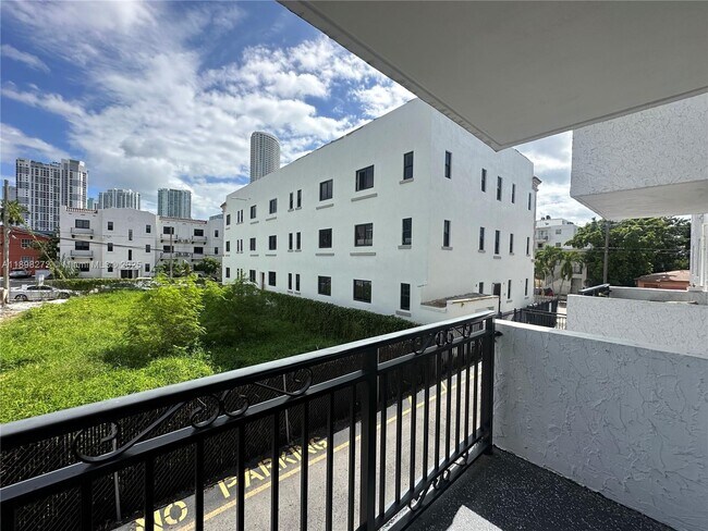 Building Photo - 529 SW 4th St