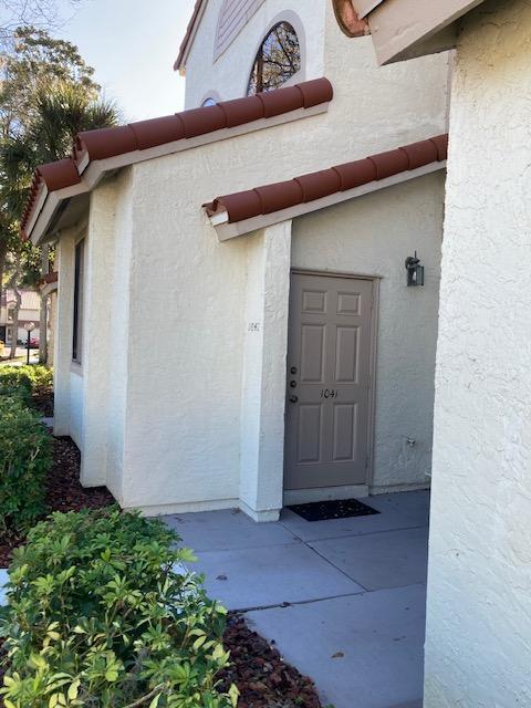 Building Photo - 1041 Country Club Dr