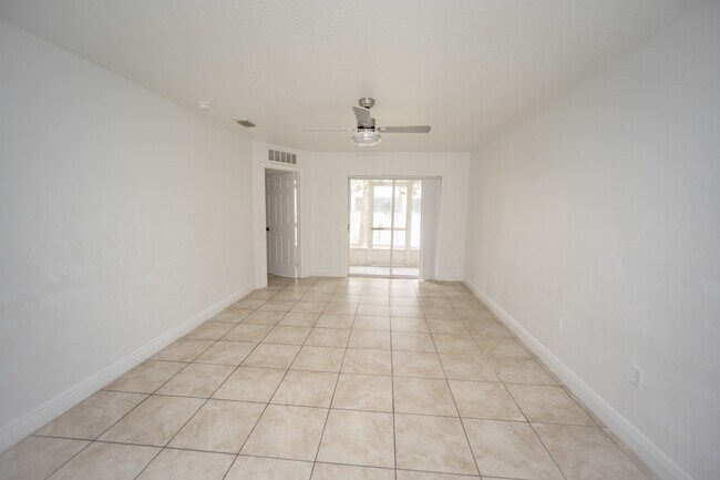 Building Photo - Gated Club Cortile 3/2 Condo 1st-Floor In-Unit Laundry