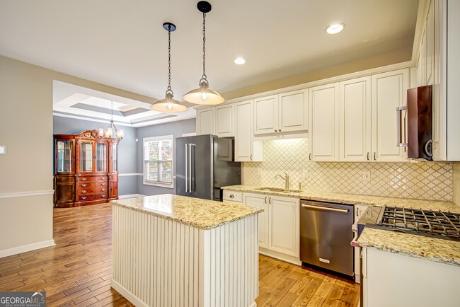 Building Photo - 112 Cottage Grove