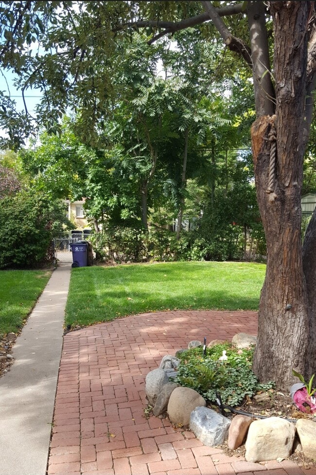 Building Photo - 1575 S Clermont St