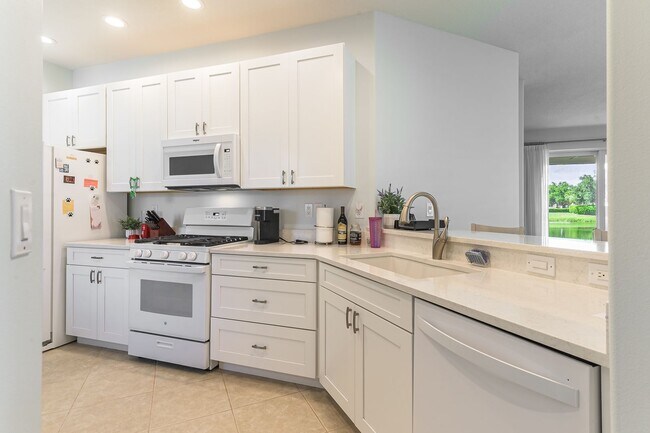 Building Photo - Modern, 2/3 Bed, 2 Bath Spacious Single St...