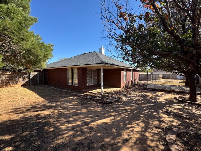 Building Photo - House Located On Cul-De-Sac & One Block Fr...