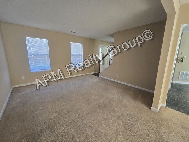 Building Photo - Spacious three bedroom home in the Northeast