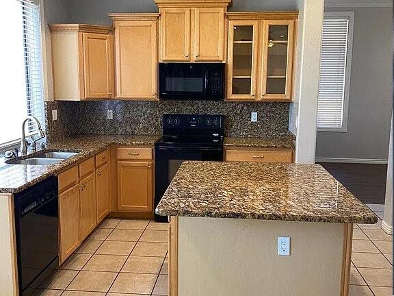 Building Photo - 3022 S Greenwood