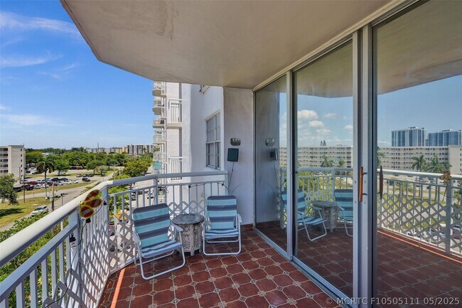 Building Photo - 18041 Biscayne Blvd
