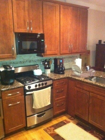 Building Photo - 188 W 7th St