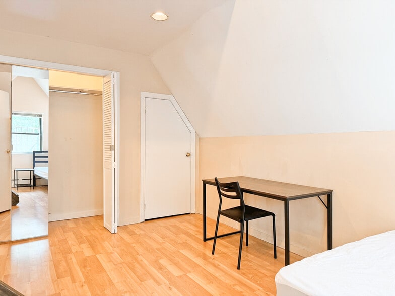 Building Photo - 5856 Darlington Rd