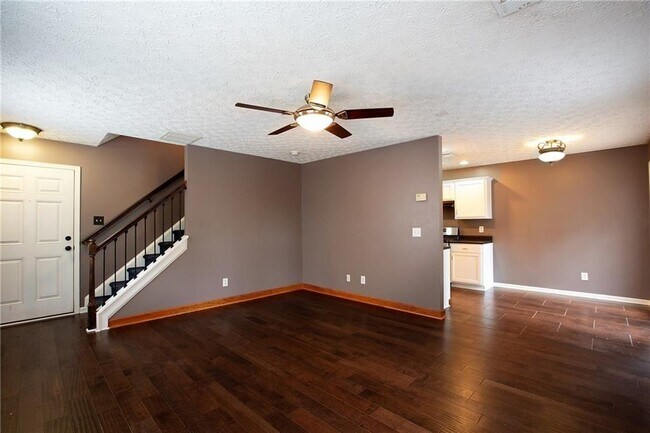 Building Photo - 312 Pieris Dr